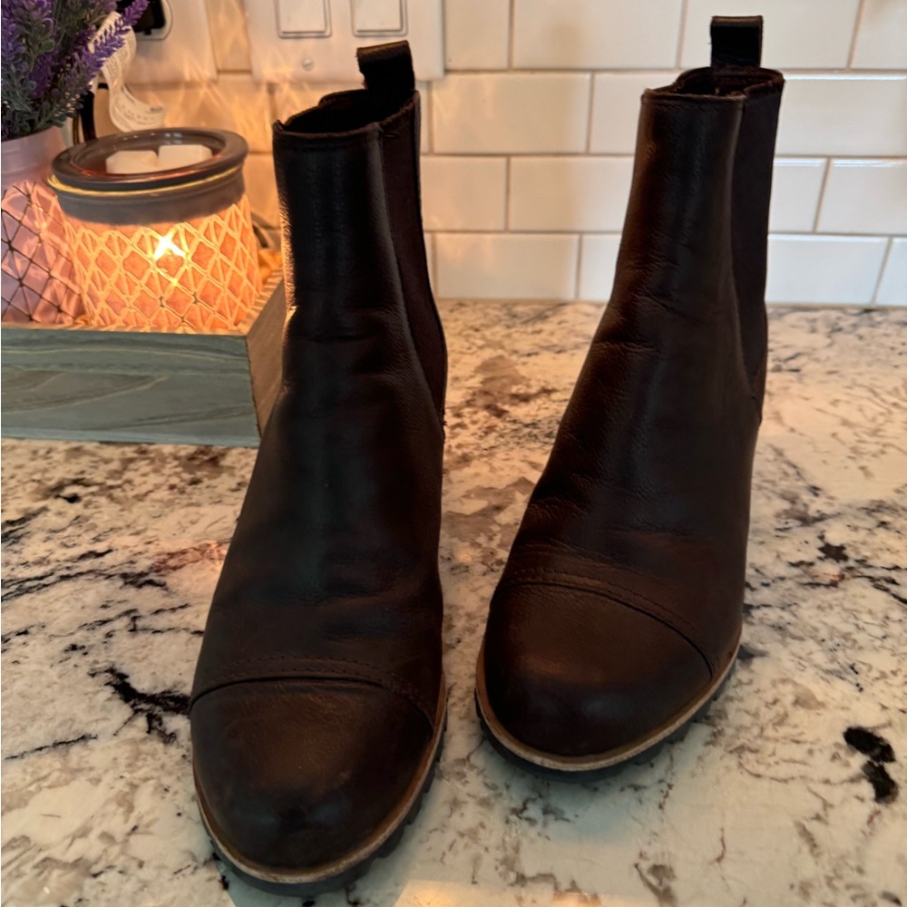 Women’s Ugg wedge shoes black size 6 lovely - Picture 6 of 15